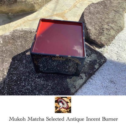 [Antique] Lacquerware Black Red Gold pattern Large Plate Stand Japanese vintage - Mukoh Matcha Selected